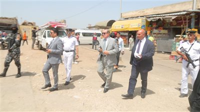 محافظ كفر الشيخ يتفقد مجمع المواقف لمتابعة إلتزام السائقين بالتعريفة المقررة لنقل الركاب..