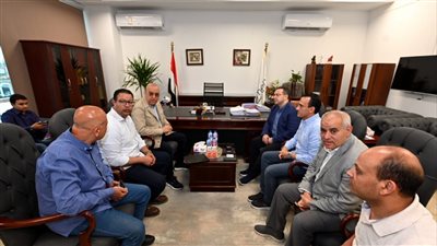 وزير الإسكان يعقد اجتماعا بالعلمين الجديدة لمتابعة معدلات إنجاز المشروعات الجارى تنفيذها بالمدينة