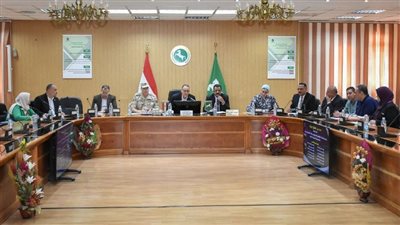 محافظ الشرقية يلتقى بـ 12 مواطن شرقاوى للإستماع لمشكلاتهم على الطبيعة 