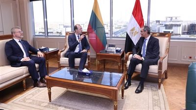 وزير الاتصالات: تشجيع الشركات الليتوانية لإقامه مراكز تعهيد لها فى مصر