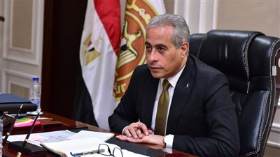 غداً.. وزير العمل يُعلن طرح مشروع قانون العمل على “الحوار الإجتماعي” 