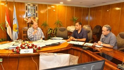 محافظ أسيوط يناقش آخر مستجدات توفيق أوضاع الكنائس والمباني الخدمية التابعة لها 