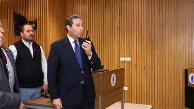 محافظ دمياط يتابع الجهود المبذولة لرفع مياه الأمطار بالمراكز والمدن 