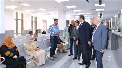 محافظ دمياط يتابع سير العمل بالمركز التكنولوجي لخدمة المواطنين