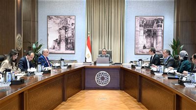 رئيس الوزراء يترأس اجتماعًا لبحث حلول المشكلات المالية لـ
