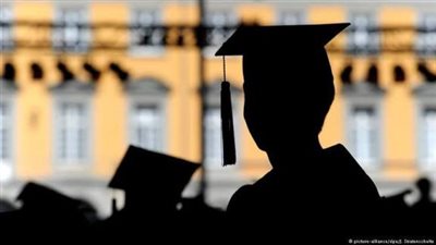 فرصة منح دراسية في فرنسا للاجئين وطالبي اللجوء عبر برنامج الممر الجامعي UNIV’R
