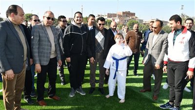 وزير الشباب والرياضة ومحافظ المنيا يفتتحان ملعب قانوني بمركز شباب البرشا بملوي