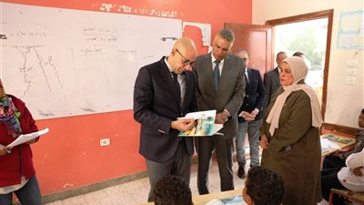 وزير التربية والتعليم ومحافظ أسوان يواصلان جولاتهما التفقدية بالمدارس للارتقاء بالعملية التعليمية