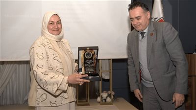 في اليوم العالمي للغة العربية.. تكريم نائب جامعة الأزهر ومستشار 