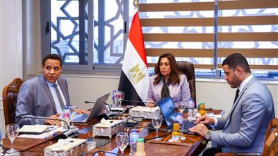 وزيرة التنمية المحلية تتابع موقف تنفيذ وتشغيل مشروعات «حياة كريمة» بالقري المستهدفة