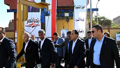 مدبولي يتفقد مشروعات 