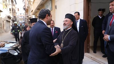 بين 