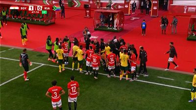 لقطات مثيرة في الشوط الأول من مباراة مصر وجنوب أفريقيا 