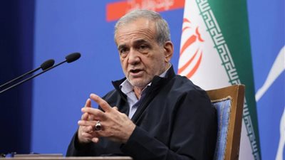 تصعيد غير مسبوق.. رئيس إيران يحذر من رد أقسى ويؤكد: نواجه حربًا شاملة