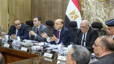 عبد المعطى يعقد اجتماعًا ويرفع درجة الاستعداد لأعياد الميلاد بجميع المرافق والخدمات بكفرالشيخ 