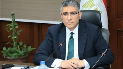 محافظ الجيزة يعقد اللقاء الأسبوعي مع المواطنين لبحث شكاوى جنوب المحافظة والهرم وإمبابة والطالبية