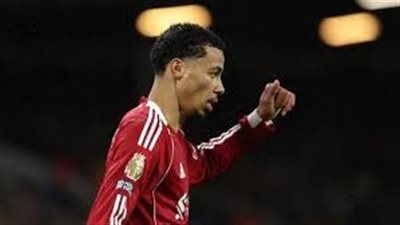 ضغط هجومي  للريدز.. شوط أول سلبي لمباراة ليفربول وليدز يونايتد