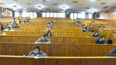 جامعة عين شمس تخفض مدة البكالوريوس بكلية التجارة إلى 3 سنوات وتطلق 8 تخصصات جديدة بالإنجليزية