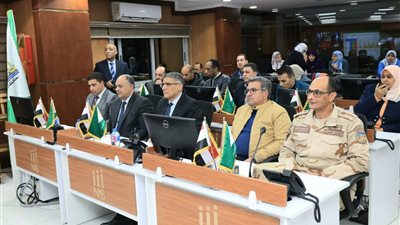 محافظ الجيزة يتابع غلق لجان جولة الإعادة لمجلس النواب من مركز السيطرة