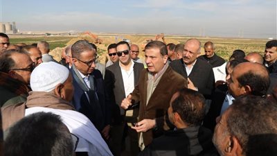 وزير الزراعة ومحافظ الفيوم يتفقدان أعمال الصرف بزمام 16 ألف فدان