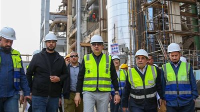 وزير قطاع الأعمال يتفقد مشروع إعادة تشغيل مصانع 