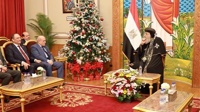 رئيس النيابة الإدارية يزور البابا تواضروس الثاني لتهنئته بعيد الميلاد المجيد