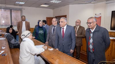 رئيس جامعة طنطا يتفقد امتحانات الفصل الأول ويؤكد على توفير بيئة مناسبة للطلاب