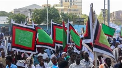 آلاف الصوماليين يتظاهرون في مقديشو رفضًا لاعتراف إسرائيل بما يسمى 