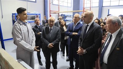 وزير التعليم يفتتح مدرسة 