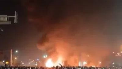 تصاعد الاحتجاجات في إيران وإشعال النيران بمبنى الإذاعة والتلفزيون في أصفهان