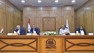 وزير الاستثمار خلال لقائه مع مستثمري قنا: تشكيل فريق عمل مشترك مع المحافظة للانتهاء من حصر ومعالجة التحديات القائمة