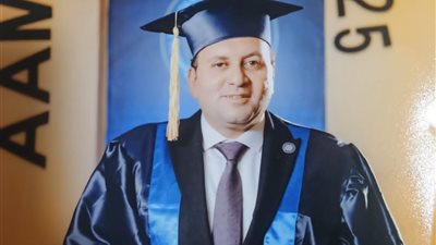 الدكتور محمد حسني يحصل على الماجستير في إدارة الأعمال