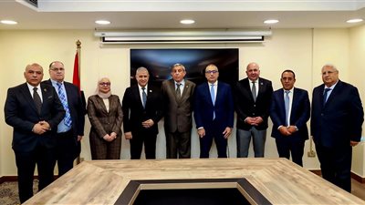 رئيس البنك الزراعي المصري يلتقي لجنة الزراعة بمجلس الشيوخ لدعم صغار المزارعين وتعزيز التنمية الزراعية