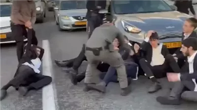 اشتباكات وقطع طريق سريع احتجاجًا على اعتقال طالب بالحريديم في إسرائيل