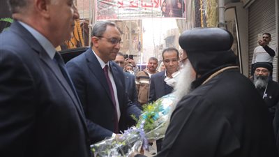 محافظ قنا يشارك أقباط دشنا احتفالات الميلاد.. ويؤكد وحدة النسيج الوطني