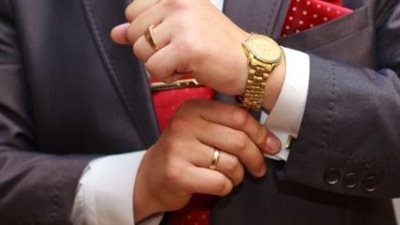 ما وراء الحلم.. تفسير رؤيا «لبس الذهب للرجل» في المنام لابن سيرين والدلالات الخفية