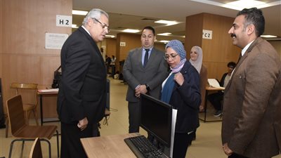 جامعة عين شمس.. جولات تفقدية لضمان انضباط الامتحانات وتيسيرات لطلاب الدمج