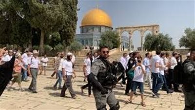 مئات المستوطنين يقتحمون باحات الأقصى.. واعتقال ما لا يقل عن 24 فلسطينيا من الضفة