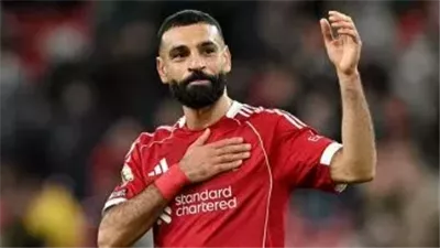 محمد صلاح في لقطة إنسانية تسرق الأضواء.. وترقب واسع لمستقبله بين ليفربول والدوري الإسباني