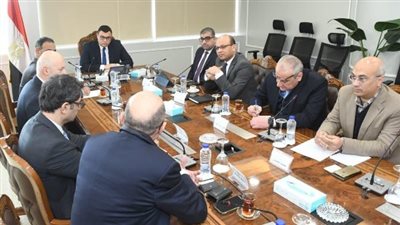 وزير الإسكان يبحث مع شركة فرنسية حلول البناء الأخضر وترشيد استهلاك الطاقة