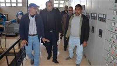محمد حفناوي يتابع محطات مياه الشرب والصرف الصحي بالواحات البحرية في الجيزة