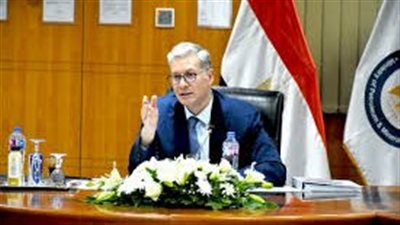 وزير البترول يتابع مع شركة 