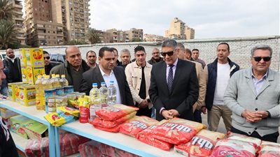 محافظ الجيزة يفتتح سوق «اليوم الواحد» بإمبابة لتوفير السلع بأسعار مخفضة