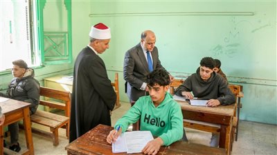 محافظ كفرالشيخ يطمئن على انتظام امتحانات الشهادة الإعدادية الأزهرية بمعهد البنين
