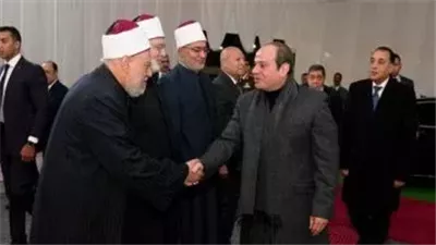 الرئيس عبد الفتاح السيسي يفتتح مسجد العزيز الحكيم بالمقطم ويؤدي صلاة الفجر