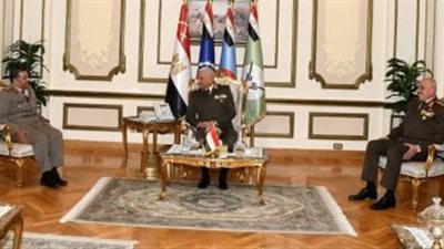 وزير الدفاع يلتقي وفد الاتحاد العربي للرياضة العسكرية ويكرم القوات المسلحة المصرية