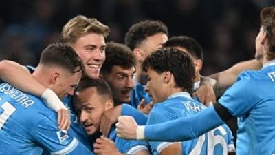 نابولي يستعيد نغمة الانتصارات بفوز صعب على ساسولو في الدوري الإيطالي