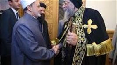  في اتصال هاتفي.. أحمد الطيب يطمئن على صحة البابا تواضروس