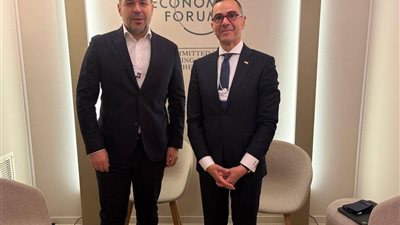 وزير الاستثمار يلتقي شركات عالمية في دافوس لتعزيز مشروعات الطاقة المتجددة والهيدروجين الأخضر في مصر