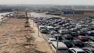 تعطل حركة المرور بميدان محمد زكي إثر هبوط أرضي في القاهرة الجديدة